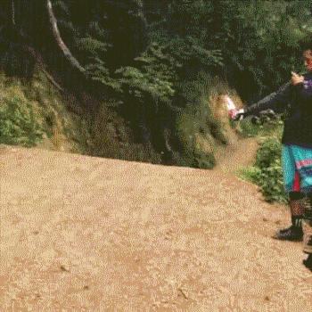 全世界都在挑战瓶盖，但请小心你的韧带