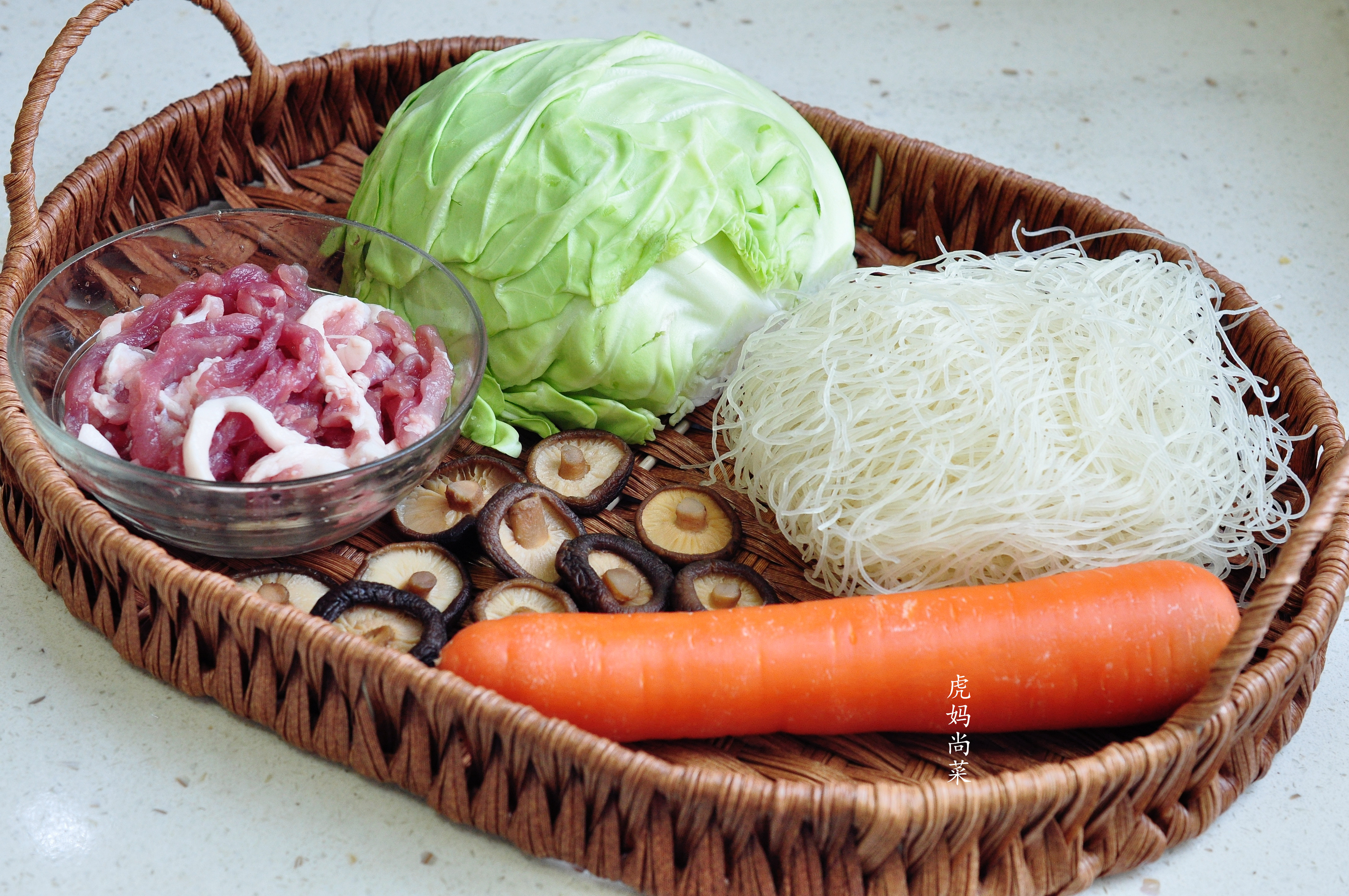 炒米粉，不用泡不用煮，直接炒就松散又入味，菜多香喷喷