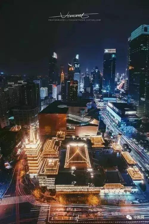 夜上海整个城市灿烂,如今的夜晚