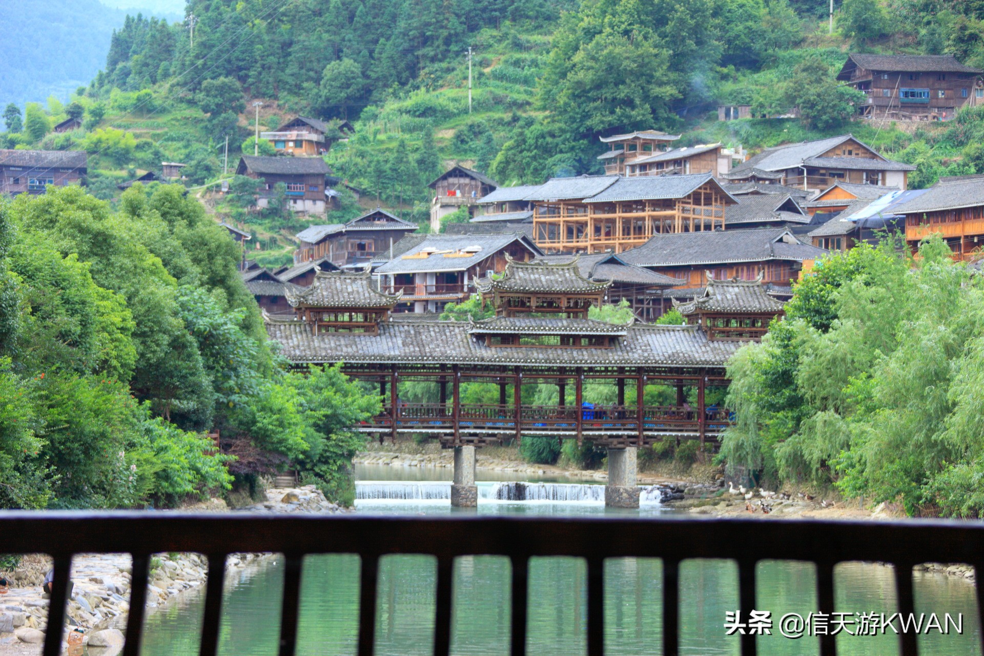余秋雨关于西江千户苗寨的名句,西江千户苗寨以美丽回答一切