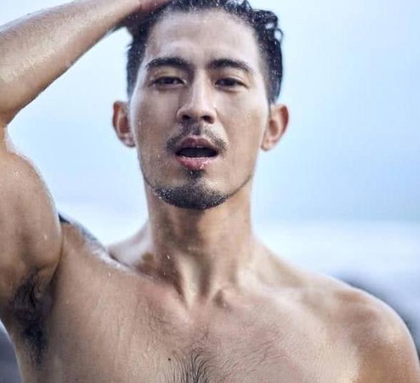 有些人胸口为什么长毛毛，了解一下