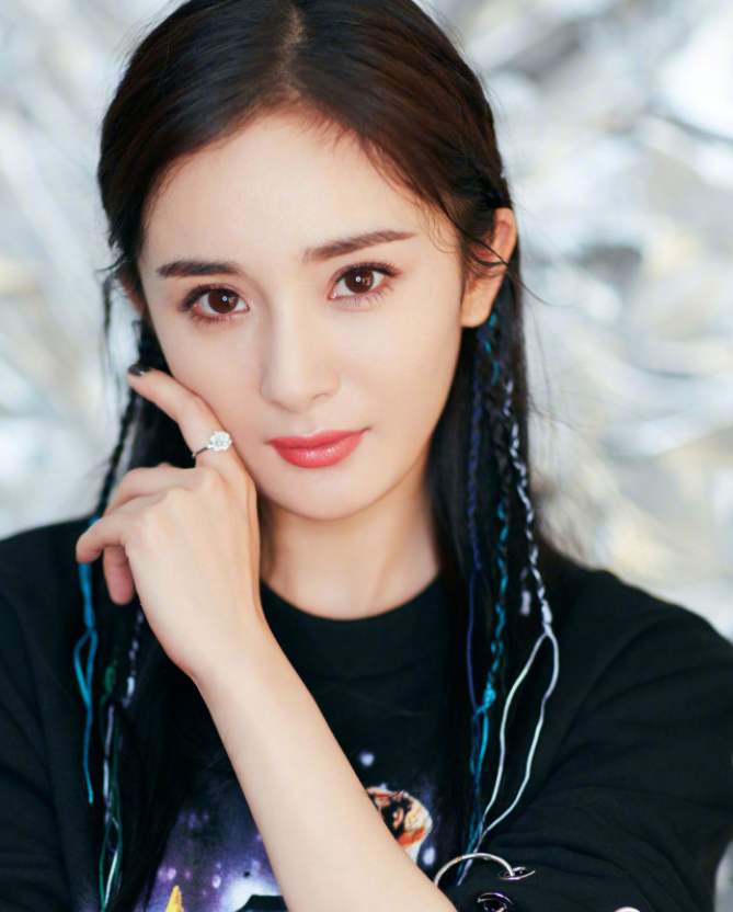 杨幂为什么在娱乐圈十年还那么火,杨幂为啥这么火