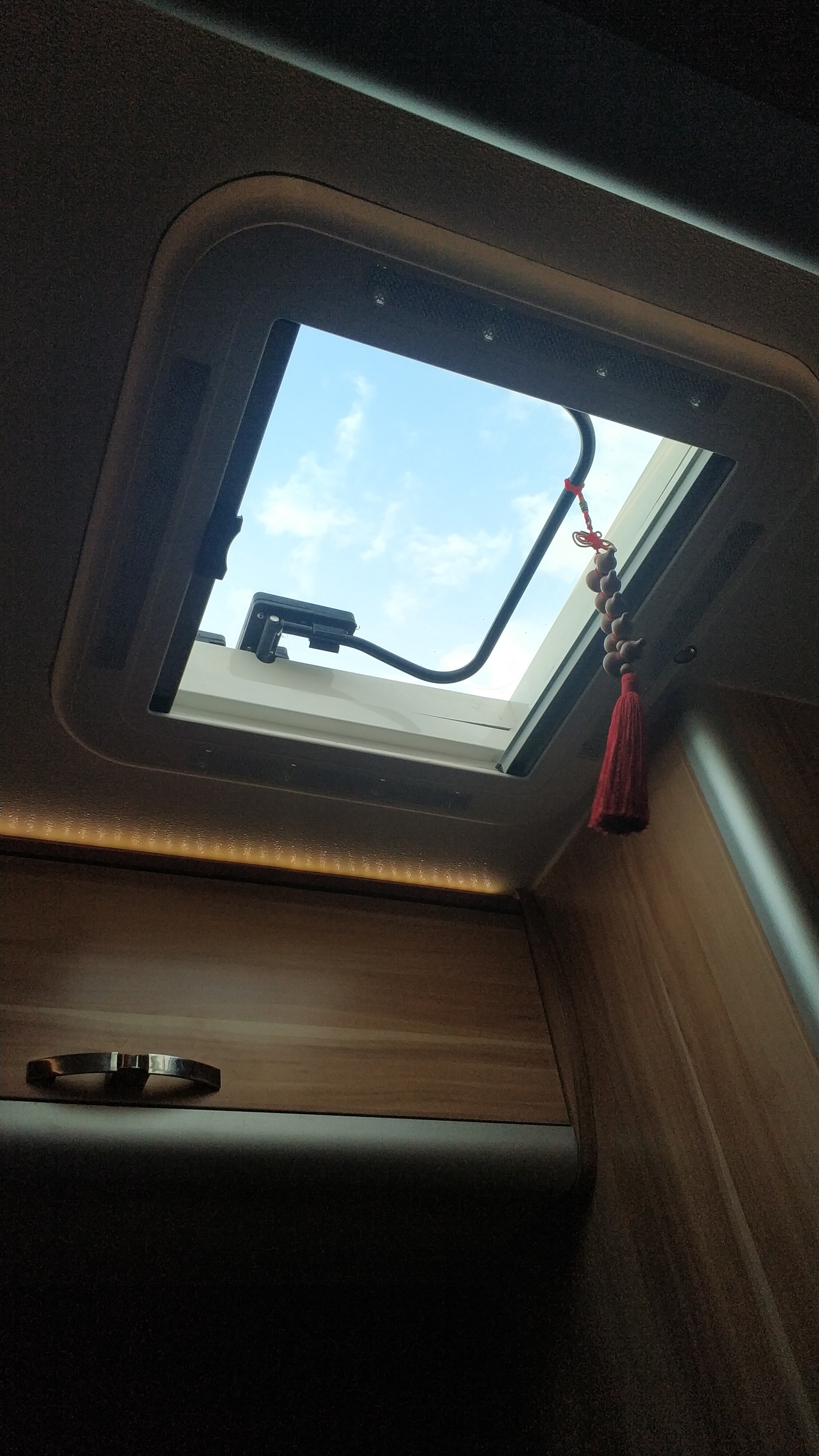 很惬意的路亚钓鱼,房车路亚野钓