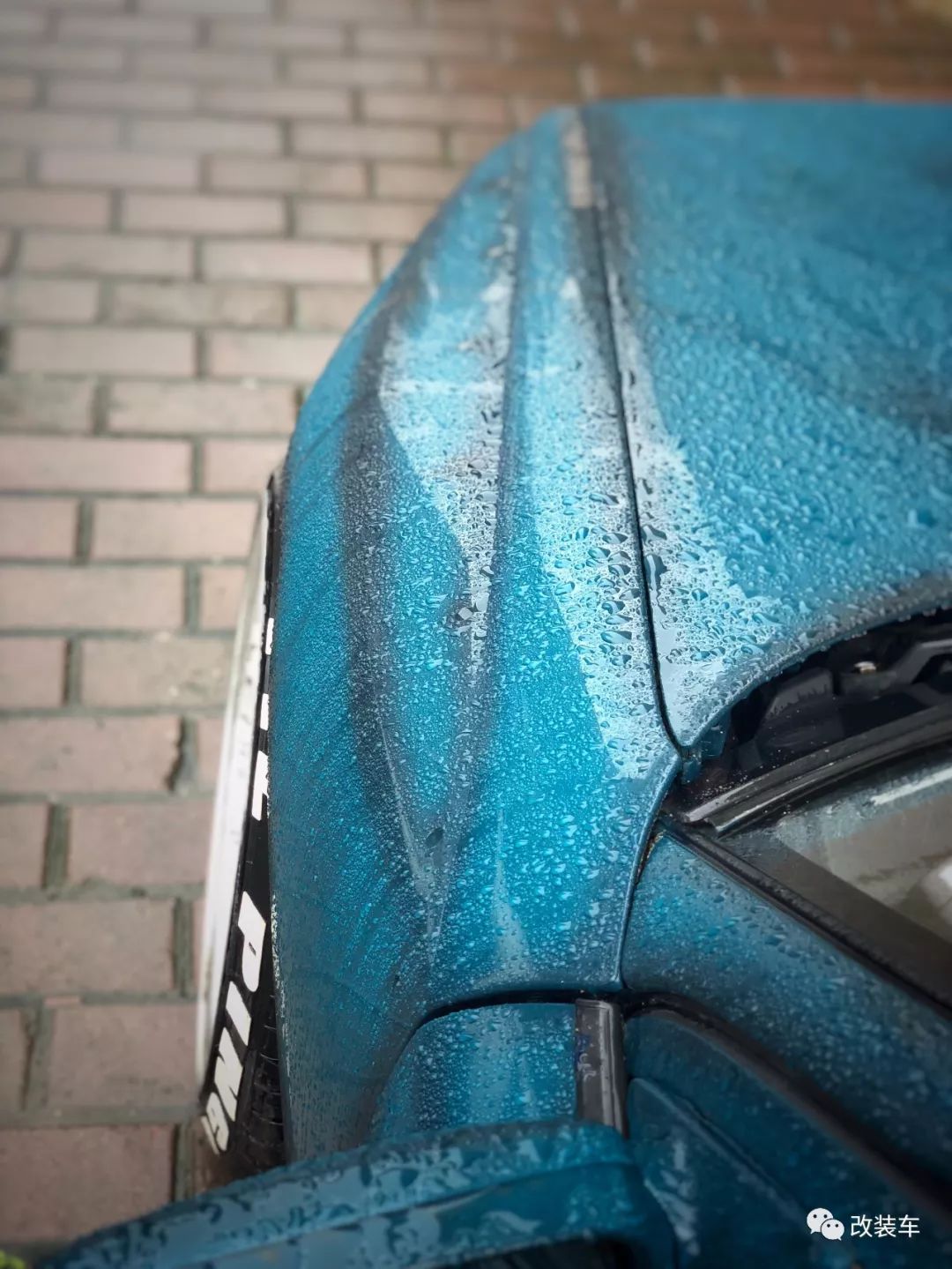 哪年的马自达323有尾翼,马自达323贯穿式尾灯是哪一款