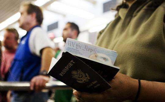 美国紧急撤侨透露怎样的信息,美国华人感染求助视频