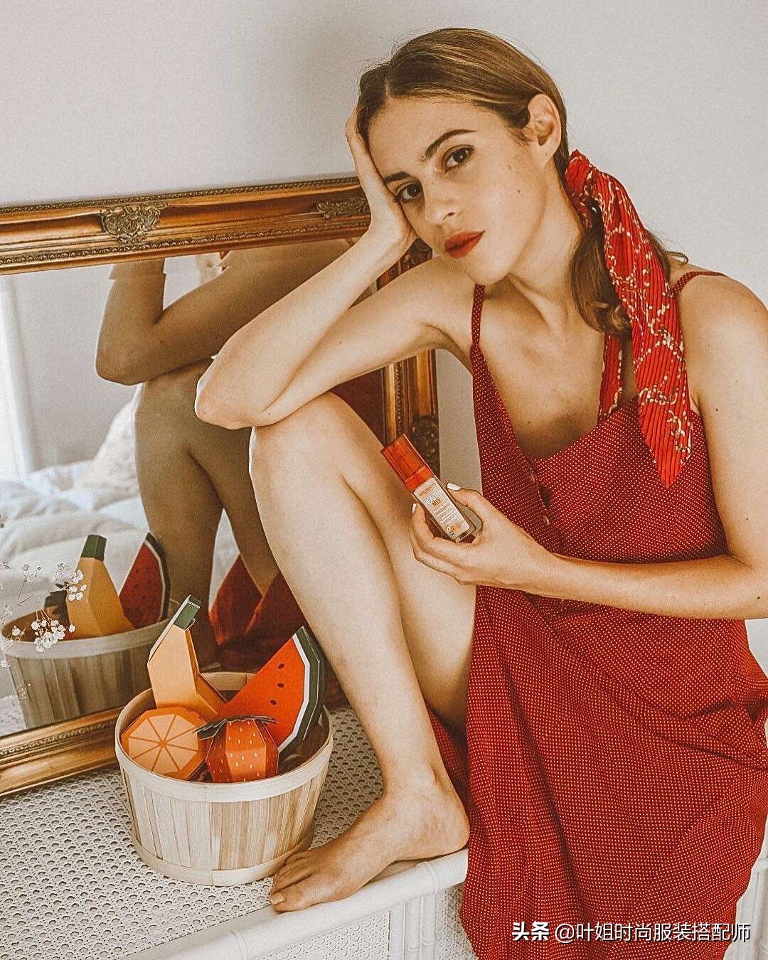 丝巾怎么选颜色高贵优雅百搭,怎样选最好质量的丝巾好看又洋气