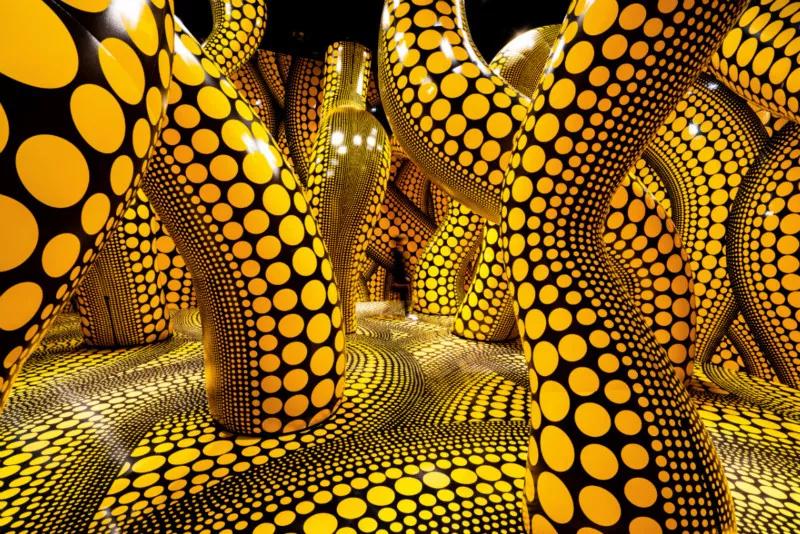 90岁女艺术家，身价几十亿，独居精神病院43年：艺术一半是情色，一半是幻想