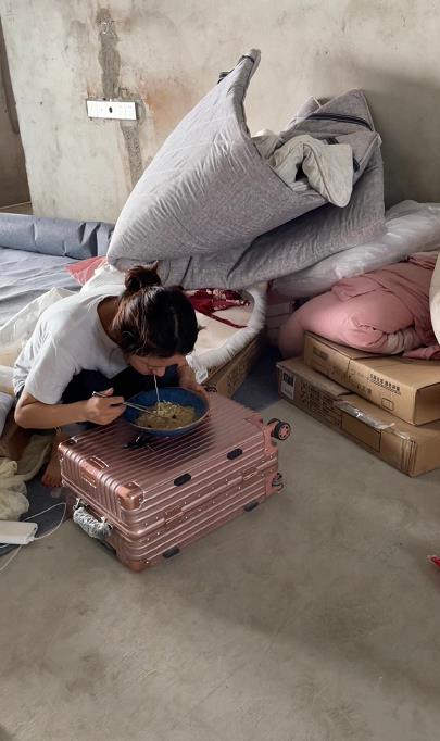 打工十年住毛坯房的女孩,入住毛坯房女生心酸