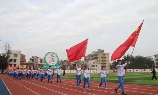 看完谁说中学校服丑？？这几所学校的校服简直颜值爆表