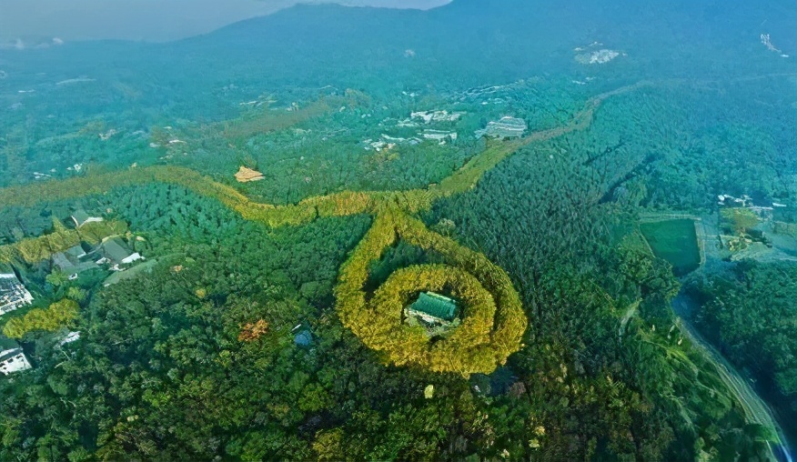 明十三陵是明朝十三个皇帝的陵墓,明朝共有十六帝