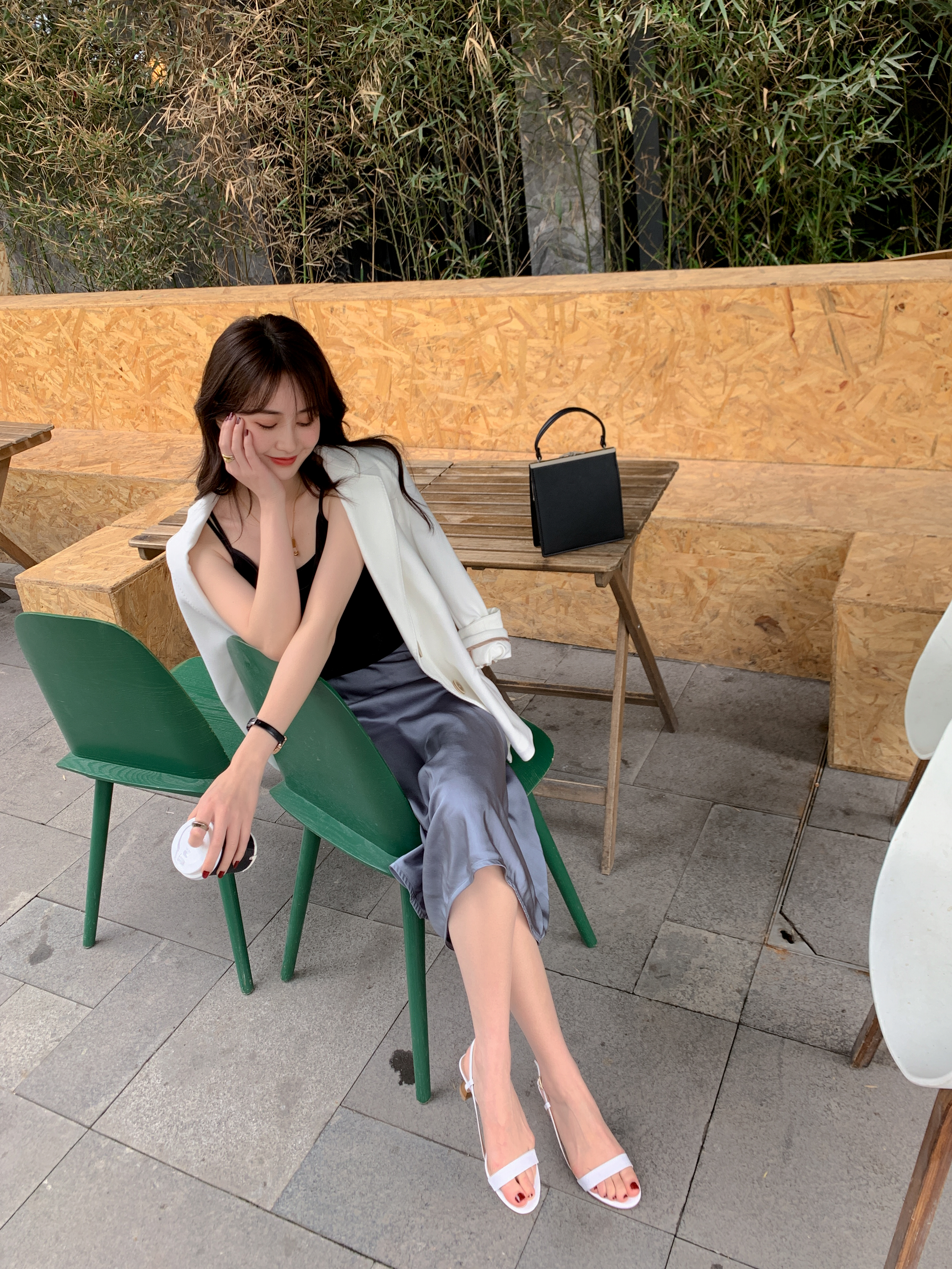 方头细跟凉鞋高跟鞋搭配,黑色尖头细跟高跟鞋怎么搭配上衣