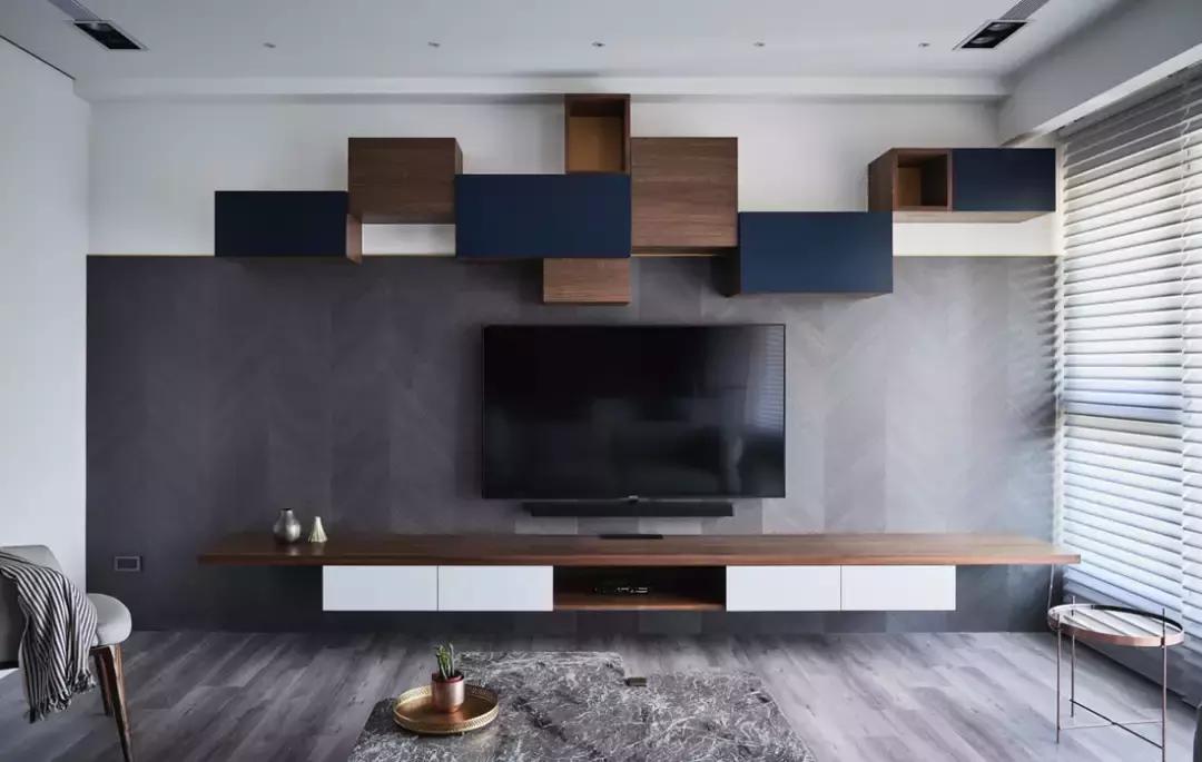 电视背景墙平面好看还是悬挂好看,入住后改电视背景墙