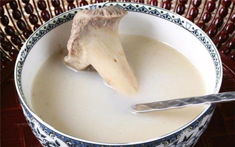 无论炖什么鱼哪2种料不能放,炖大骨头汤需要放哪些调料