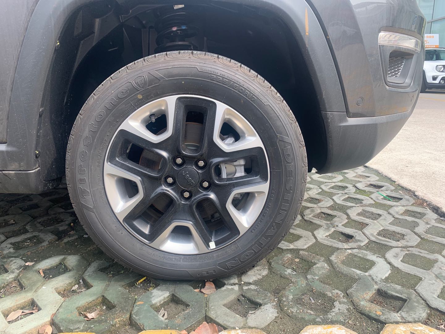 jeep指南者顶配2021,jeep指南者高性能版绕桩测试