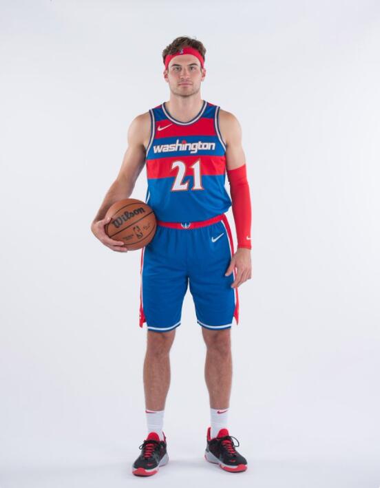 耐克发布30支球队城市款球衣，致敬NBA75周年