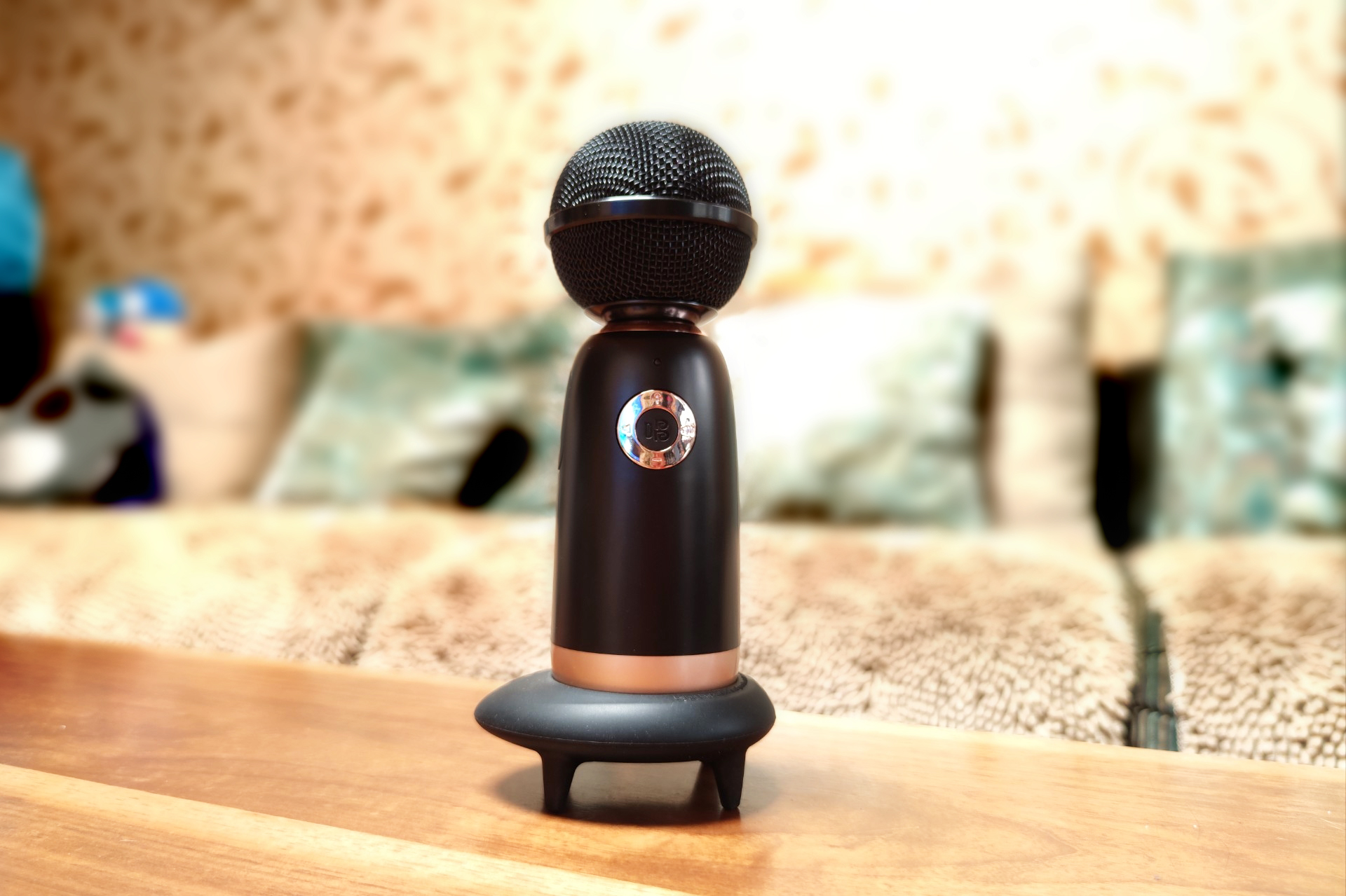 五音不全如何重启歌喉？李佳琦同款唱吧Q3体验，八种音效秒变歌王