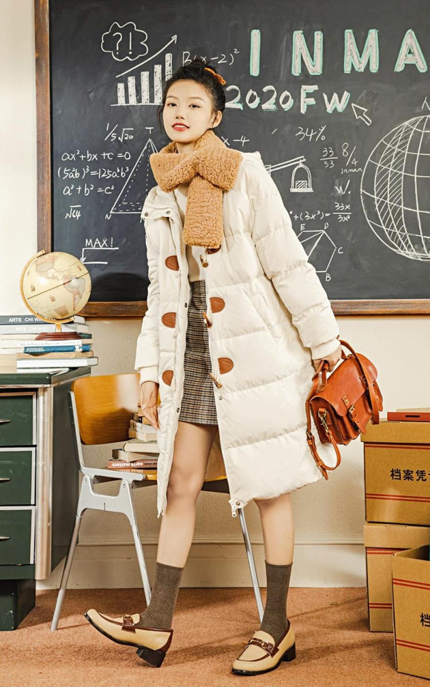 冬季好看的羽绒服款式,冬天羽绒服挑什么颜色不老气洋气