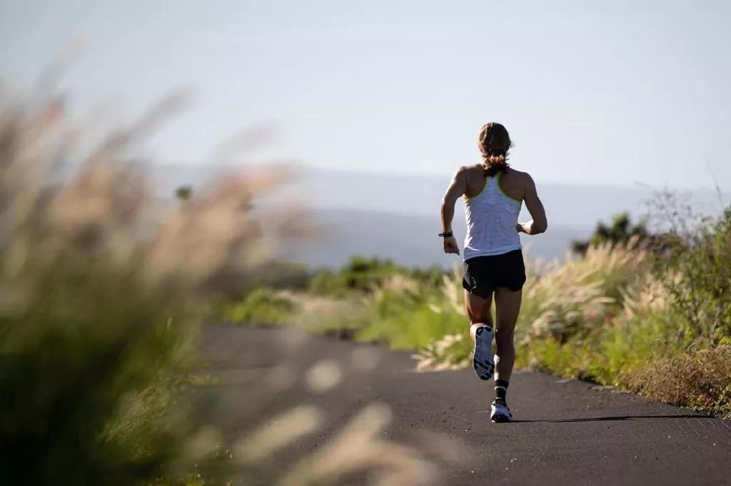 慢跑哪款跑鞋最好,慢跑初学者跑几公里
