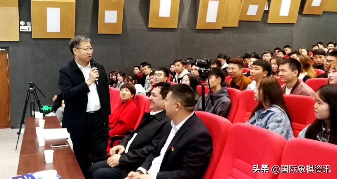 大师零距离：*疆新**财大师生与叶江川许昱华访谈交流