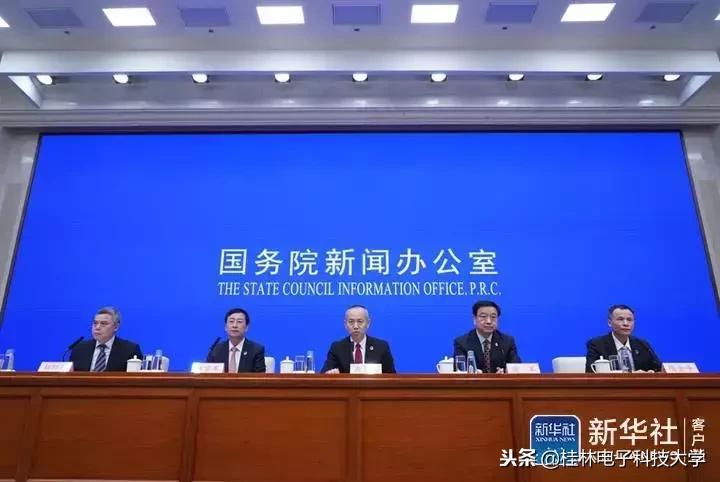 北斗都拥抱全球了，你还不快快来报考桂电导航工程专业？！