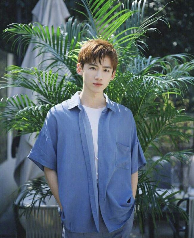 男人脸上哪个部位有痣最好,帅哥脸上有痣自卑