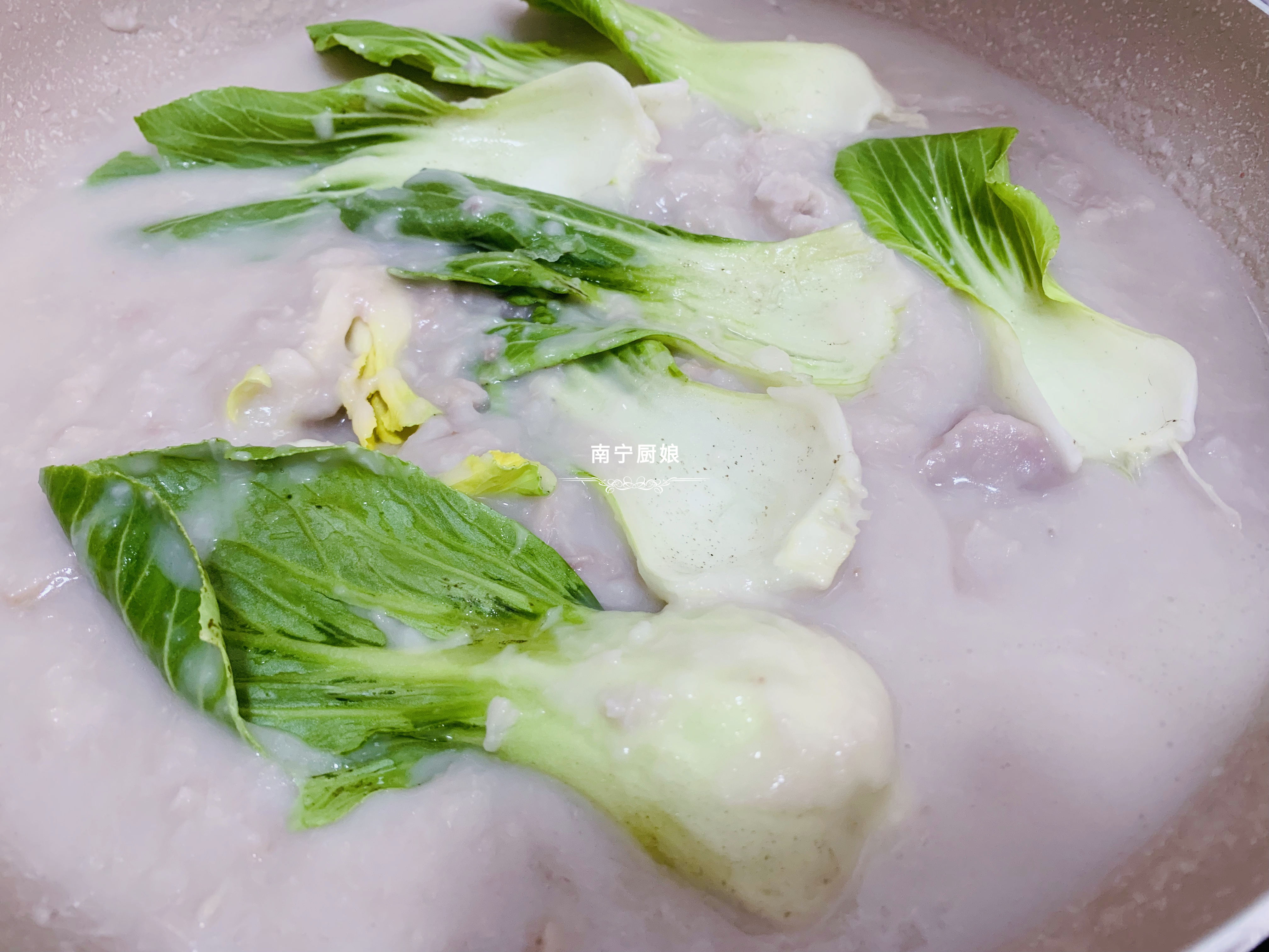 这道汤最近火了，天气越冷越想喝，鲜香爽滑，我们家隔三差五就做