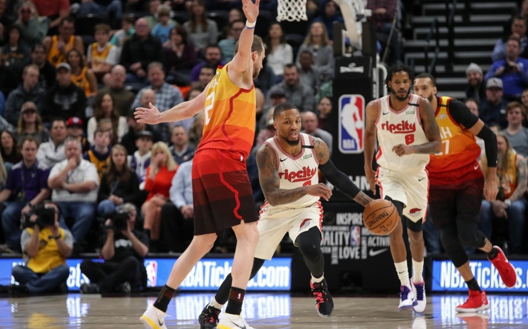 球鞋上脚集锦：假球！黑哨！利指导气到爆