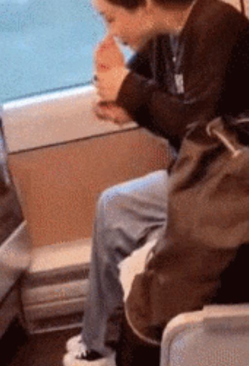 为什么闻自己脚臭后头痛,为什么闻自己脚臭会上瘾