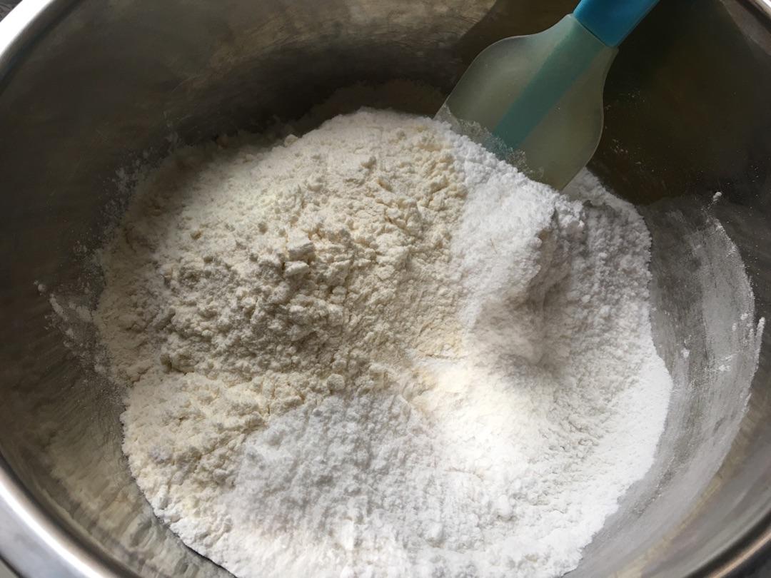 做年糕拿糯米粉做年糕放多少水,糯米粉做年糕很简单不要大米粉