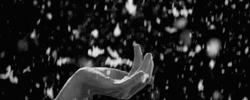 头上经常有头皮屑该不该老是洗头,头皮屑多是洗头不正确吗