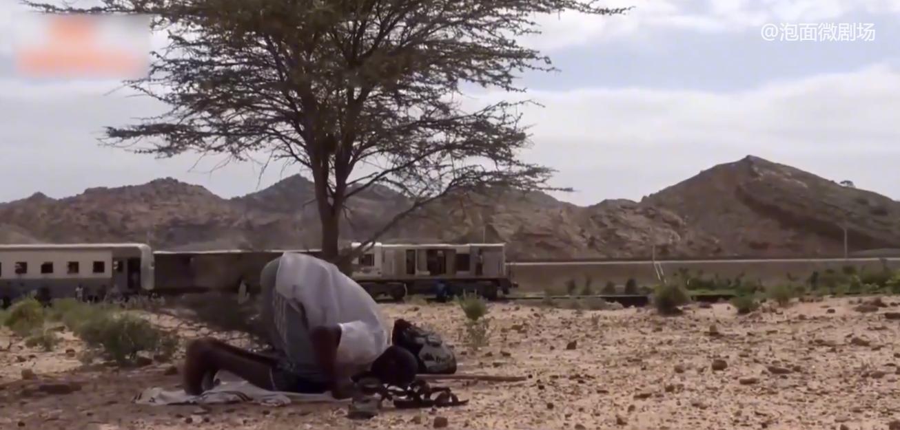 非洲的奇葩铁路：火车照明靠手电筒，不脱轨就是中大奖！纪录片