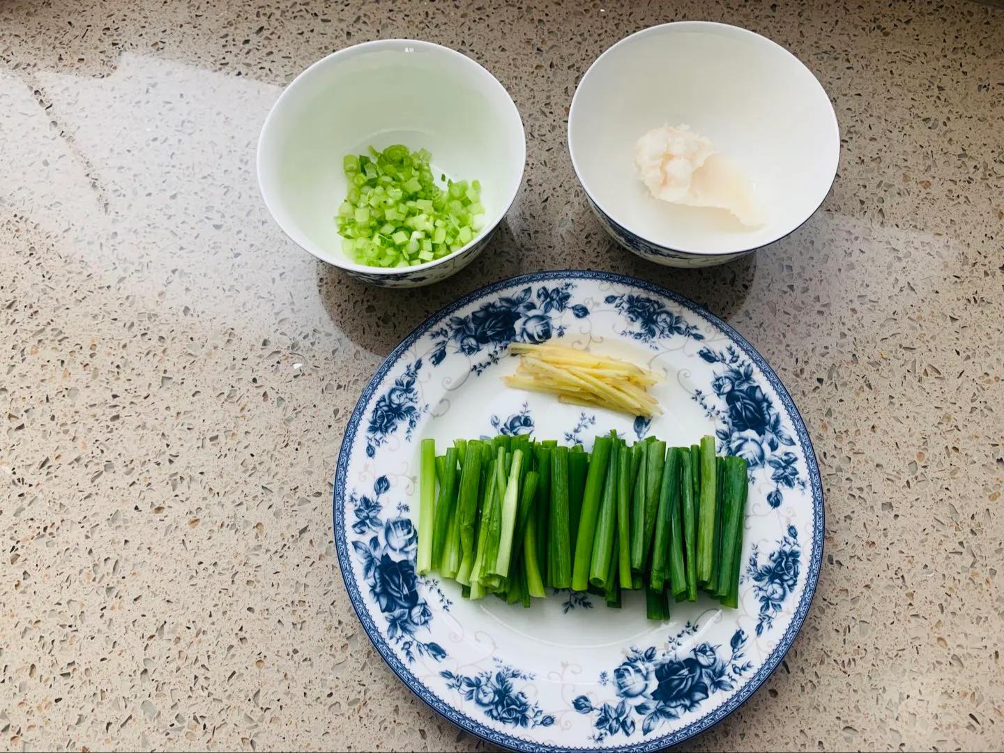 做手擀面面条怎么和面比较好吃,做手擀面条怎么和面