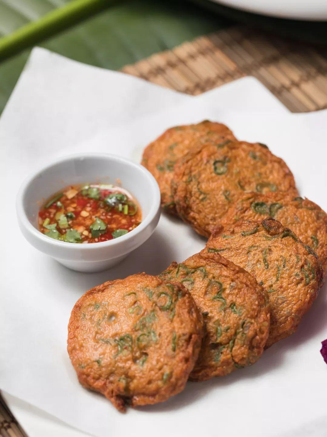 罗湖有家怪店，十个人来吃完饭后，老板居然多了一百个朋友