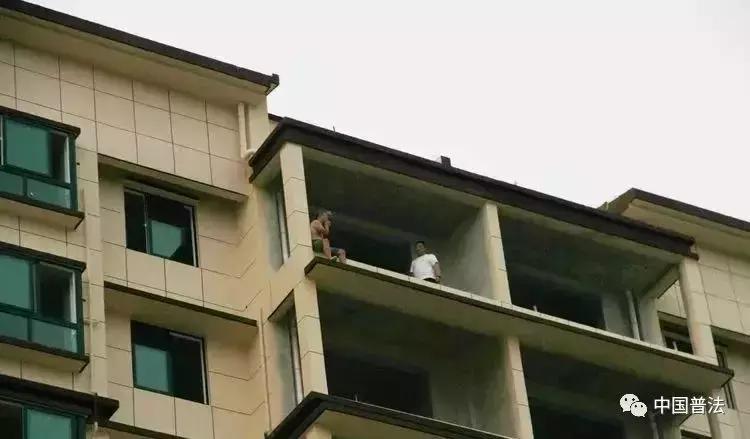 【法治热点早知道】女大学生酒店赴约前男友,3个好友陪同仍被刺身亡