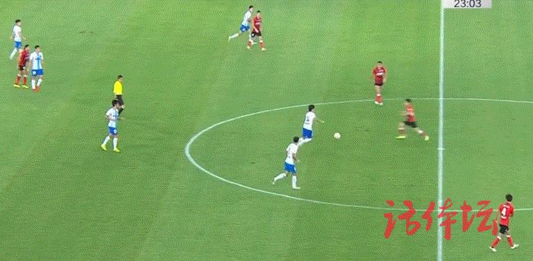 31岁中超悍将再现2次世界级表现,中超5分钟轰2球外援激动落泪