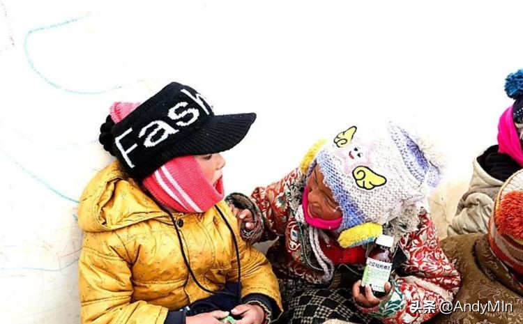 挖10万元1斤的虫草,却买不起一个玩具|高原孩子的残酷童年