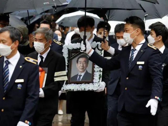 未等到文在寅特赦，朴槿惠死后会安葬哪里？国家公墓也不是不可能