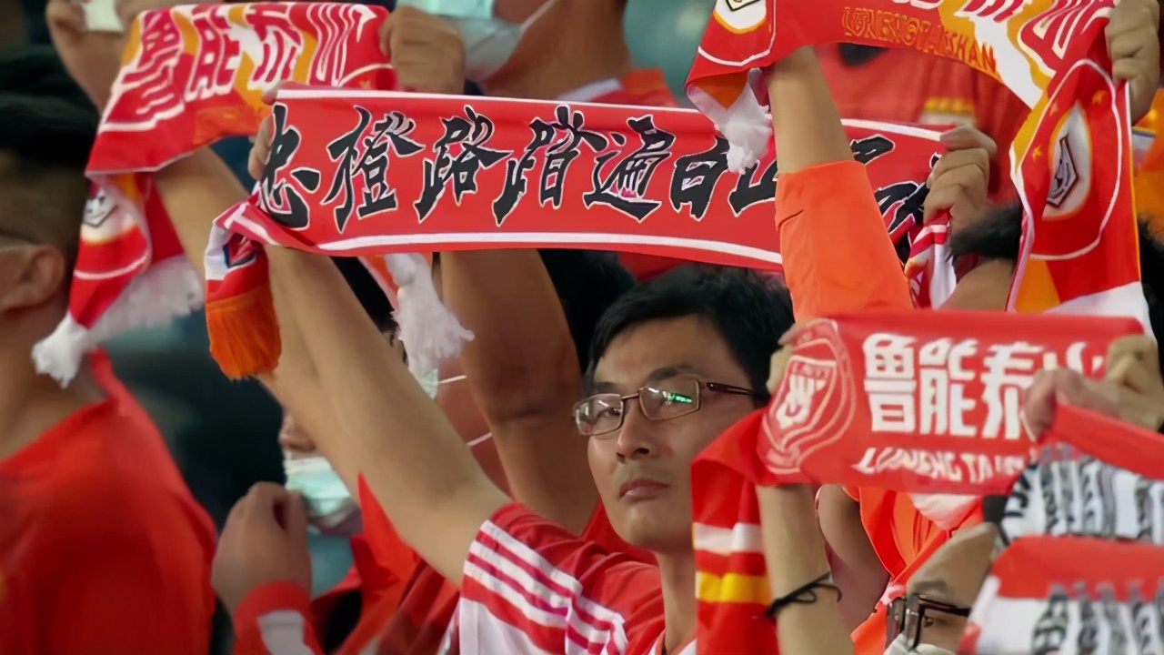 京鲁战判罚引争议,京鲁大战裁判误判