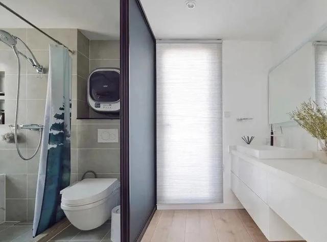 1.6平方卫生间太小怎么干湿分离,卫生间太小贴灰色砖太暗怎么补救