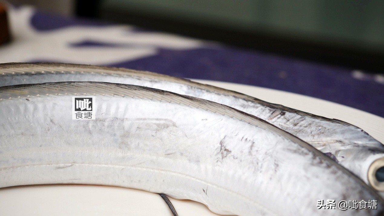 新鲜的带鱼清蒸后是什么口感,新鲜带鱼烧糖醋好吃吗