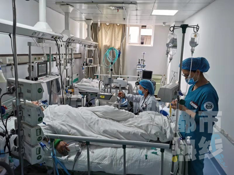 女子感染卡肺生命垂危医生借助“人工肺”生死营救