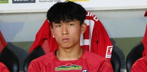 向市场低头！韩国小将郑优营重返拜仁，他半年前刚被拜仁低价出售