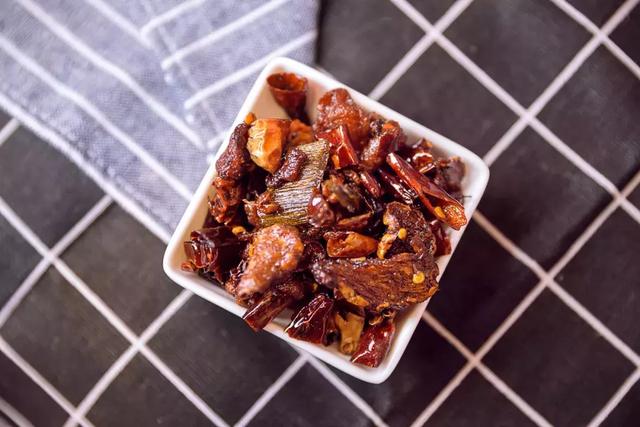 一口就上瘾的煸鸡除了他没有别家了