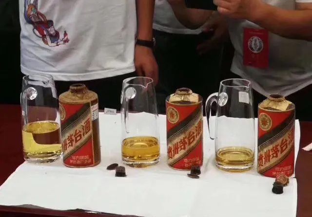 摆摊回收老酒怎么赚钱,街头收古钱币的商贩真的能赚钱吗