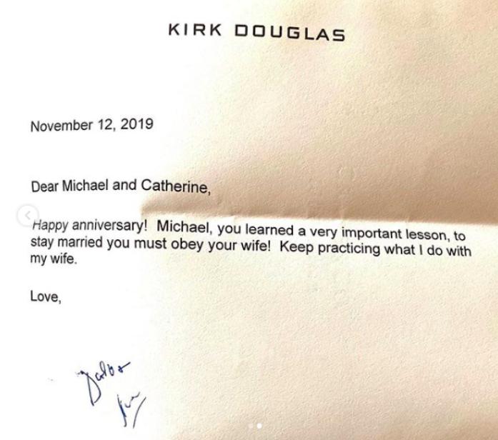 媳妇儿永远是父子关系中的润滑剂，老道格拉斯教导夫妻相处之道