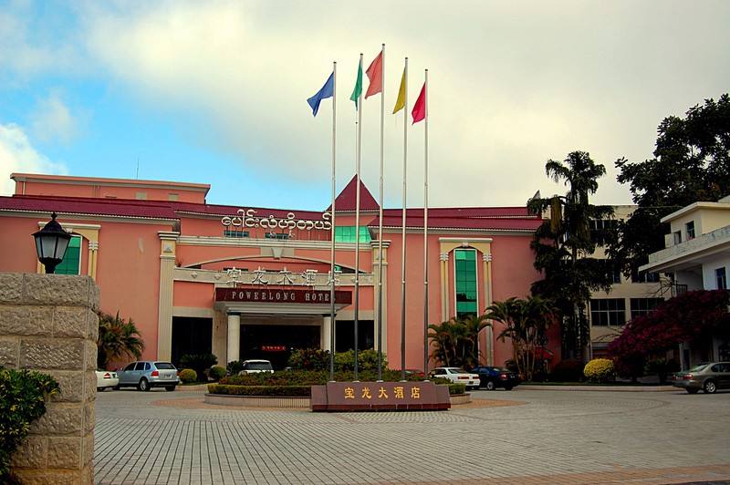 中国西南边贸热闹多,外国人流行讲汉语、用人民币、留学中国。