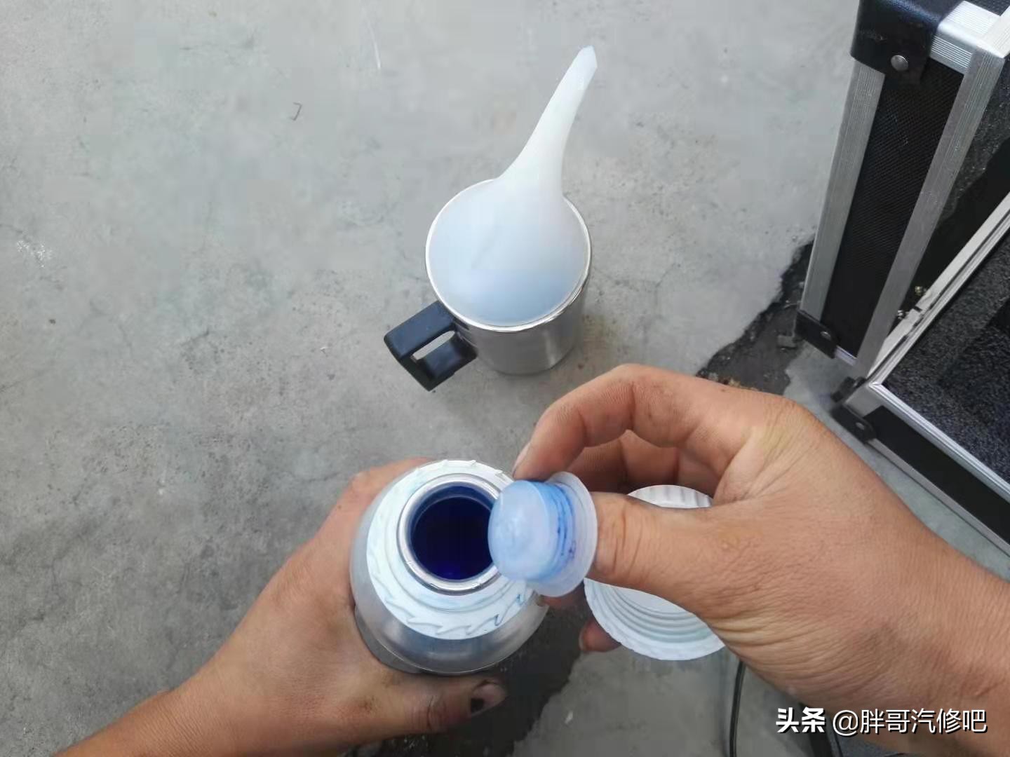 上海汽车大灯漏水去哪里修,大灯发黄了怎么处理