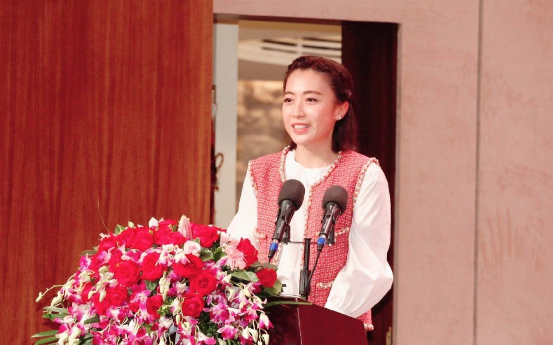 郑秀文和钟楚红同框合影,郑秀文钟楚红为啥成闺蜜