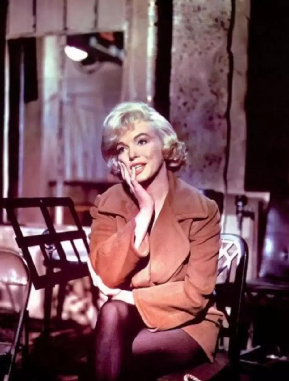 女人爱穿丝袜是什么心理,女人爱穿袜子的好处