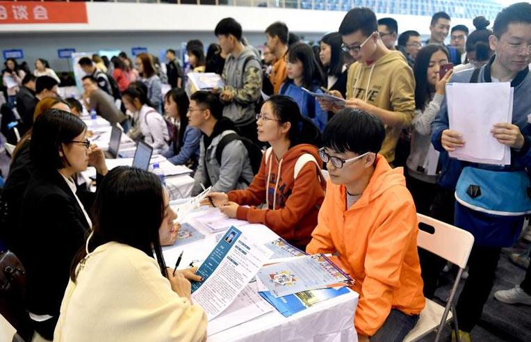 大学女生心中“最佳男友身高”，听完学妹的想法，南方男生扎心了